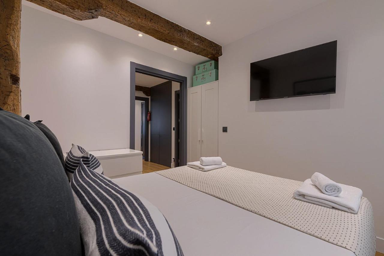 Moderno Y Lujoso En El Historico Casco Viejo Appartement Bilbao Buitenkant foto