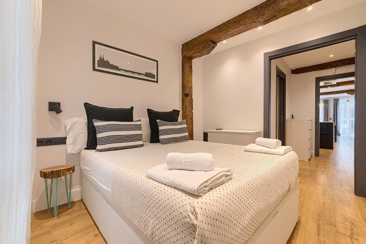 Moderno Y Lujoso En El Historico Casco Viejo Appartement Bilbao Buitenkant foto