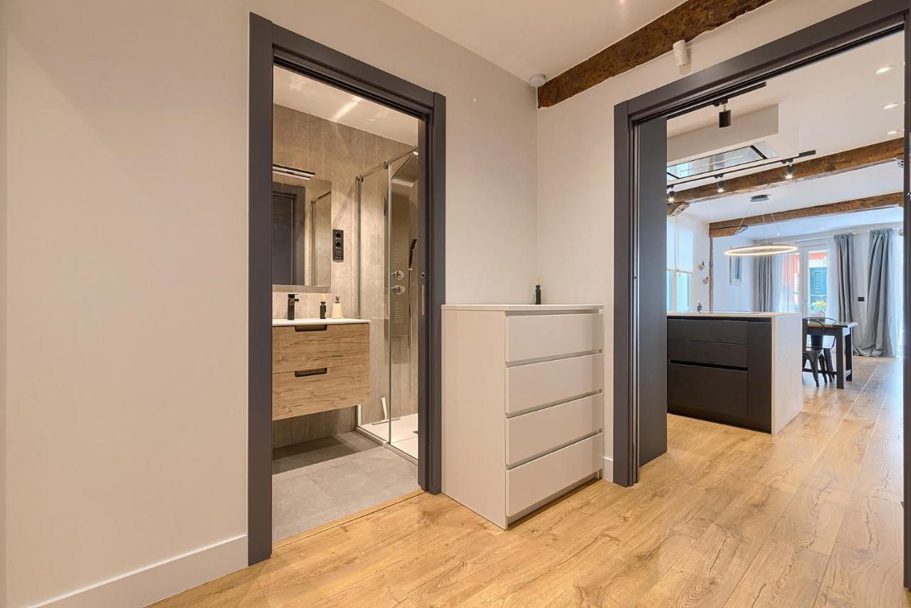 Moderno Y Lujoso En El Historico Casco Viejo Appartement Bilbao Buitenkant foto